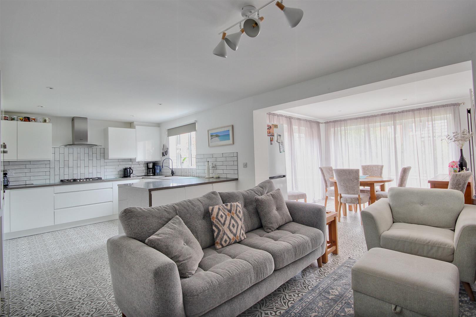 4 bed property in Walker Close, Beverley